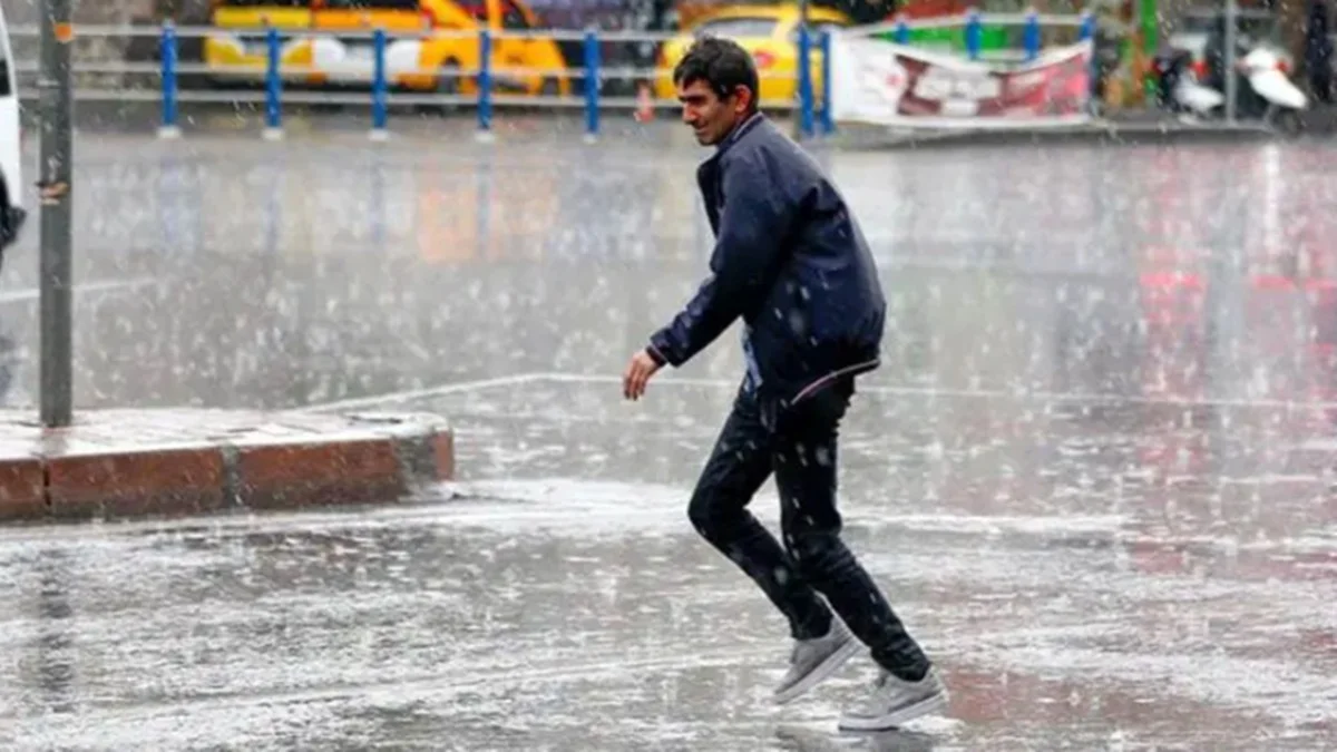Meteoroloji Geri Adım Attı: Mart'ın Son Günleri Sağanak Yağışlı Geçecek!